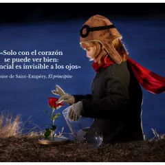 Niña con gorro de aviador y bufanda roja cuida una rosa, evocando palabras con sentimiento de "El Principito".