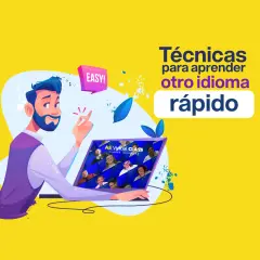 Un hombre sonriente señala una pantalla de computadora que muestra una clase virtual. El texto dice "Técnicas para aprender otro idioma rápido".
