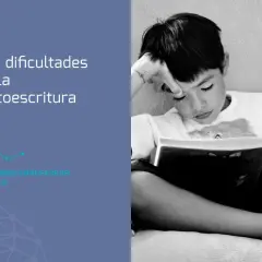 Un niño con dificultades lectoescritura lee un libro con la mano en la frente.