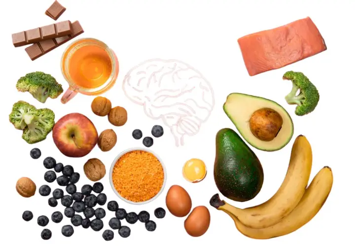 Alimentos para el cerebro: salmón, aguacate, arándanos, nueces, brócoli, huevos, plátanos, manzana, chocolate, zumo y lentejas. Prestar atención a la nutrición.