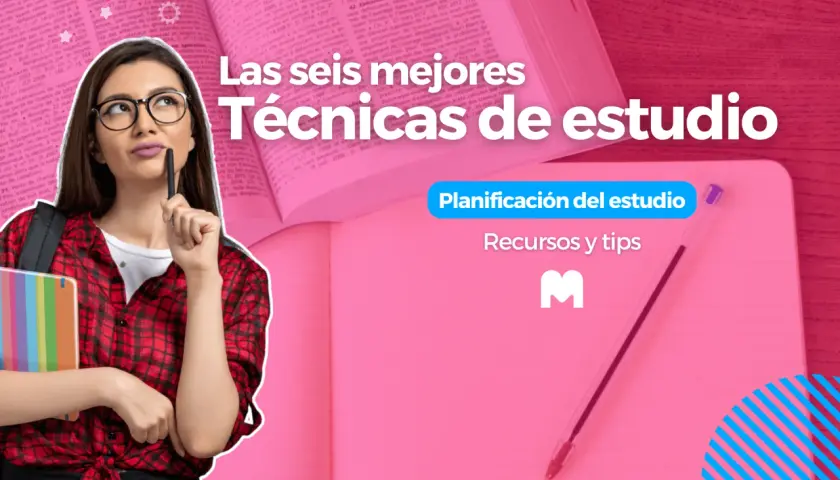 Joven pensativa con libros y bolígrafo, rodeada de textos legales y un cuaderno abierto. Ideal para recursos para opositores y planificación del estudio.