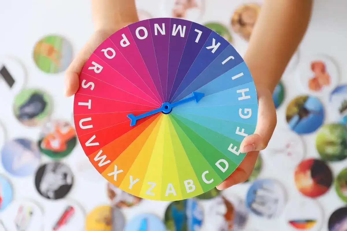 Rueda de colores con letras del abecedario para lectoescritura infantil. Un juego divertido para aprender las letras y los colores.